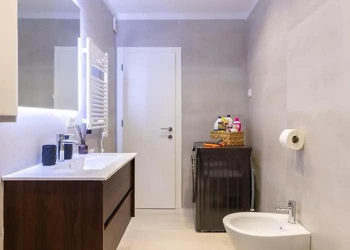 Urban Nest Apartment *